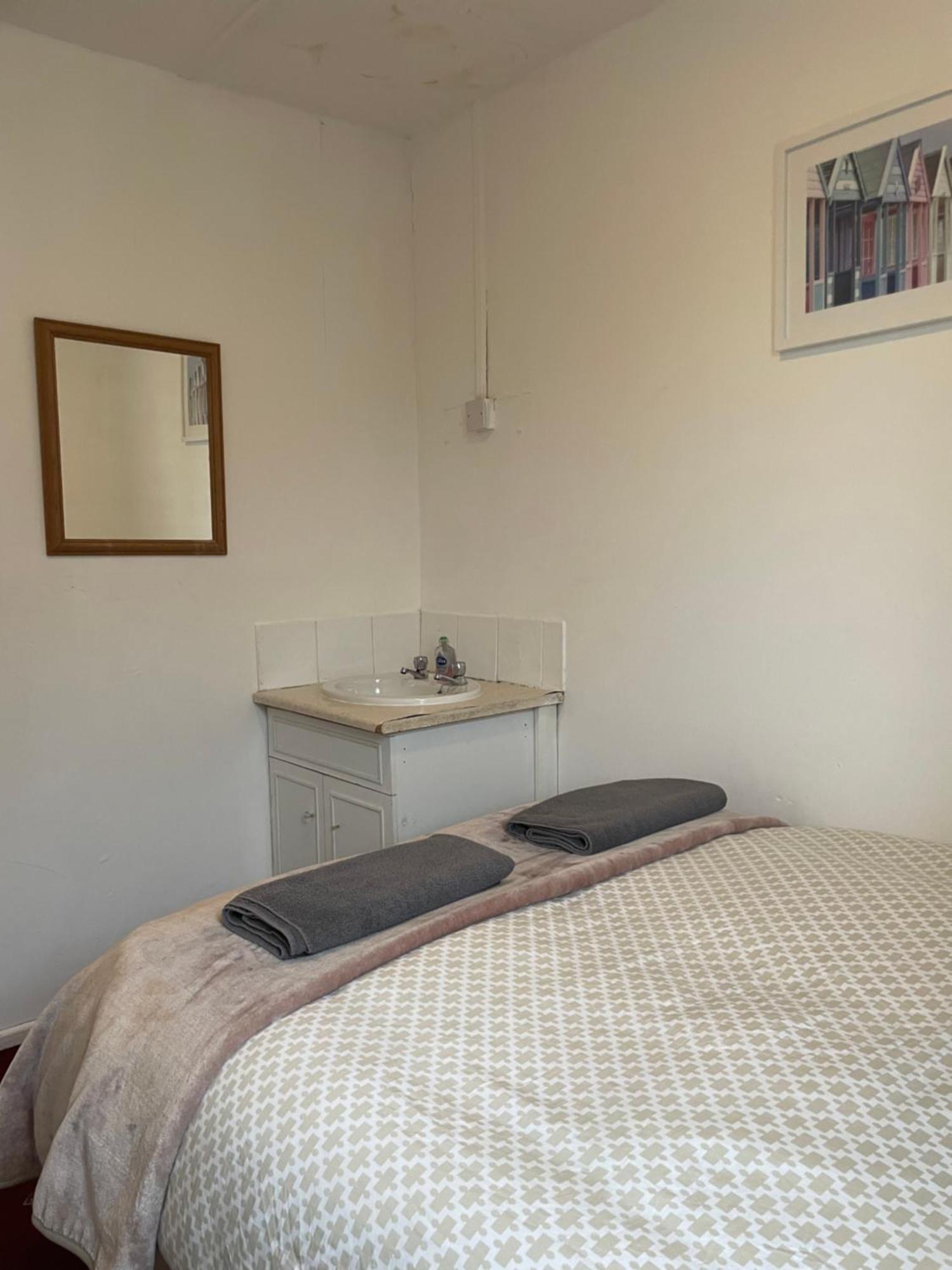 Amitie Guest House Борнмут Экстерьер фото